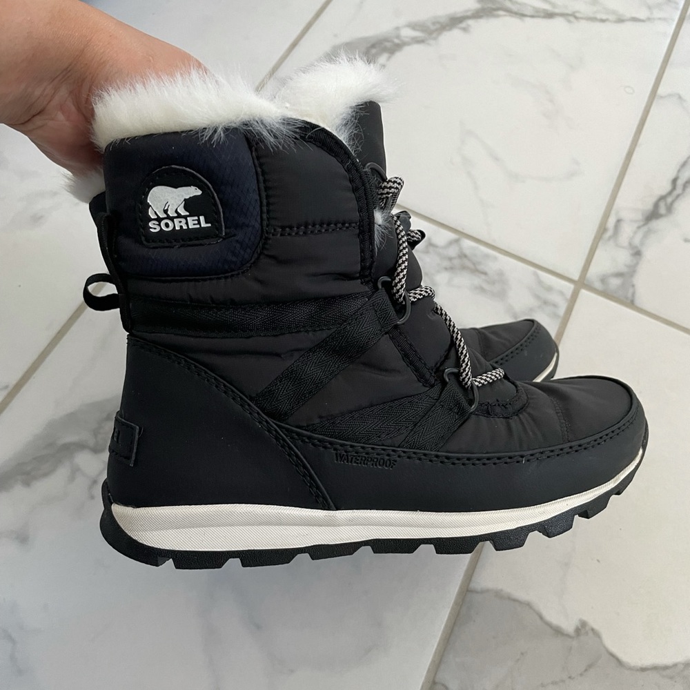 Sorel Winter Boots. Size 5 kids. Fits Size 6 Women. Very Comfortable.